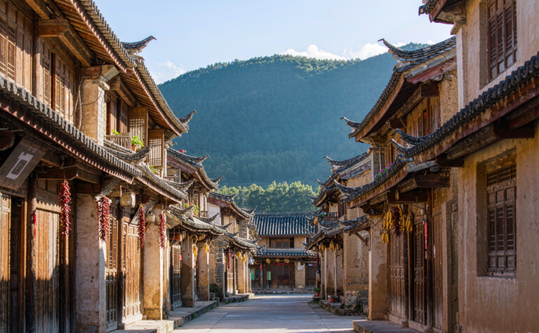 Weishan Travel Guide: Nanzhao Old Town and Weibao Mountain Temples