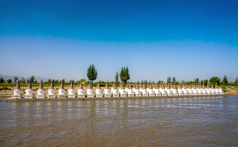 Wuzhong Travel Guide: Yellow River Pagodas and Halal Kitchens
