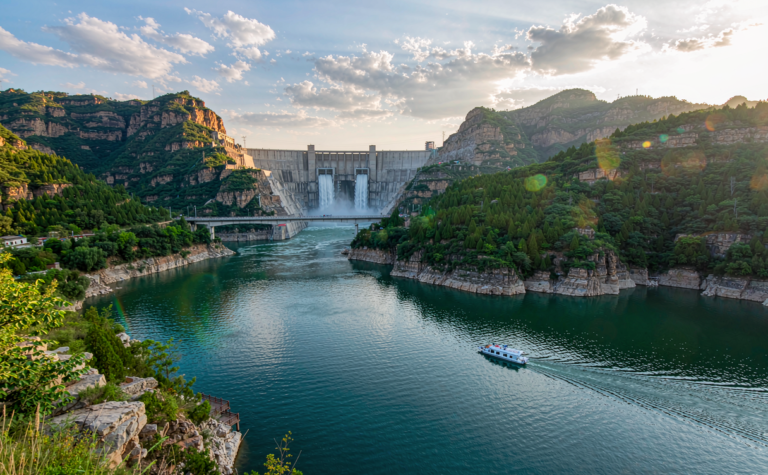 Xiaolangdi Reservoir: Yellow River Dam and Spillway Spectacle in Henan