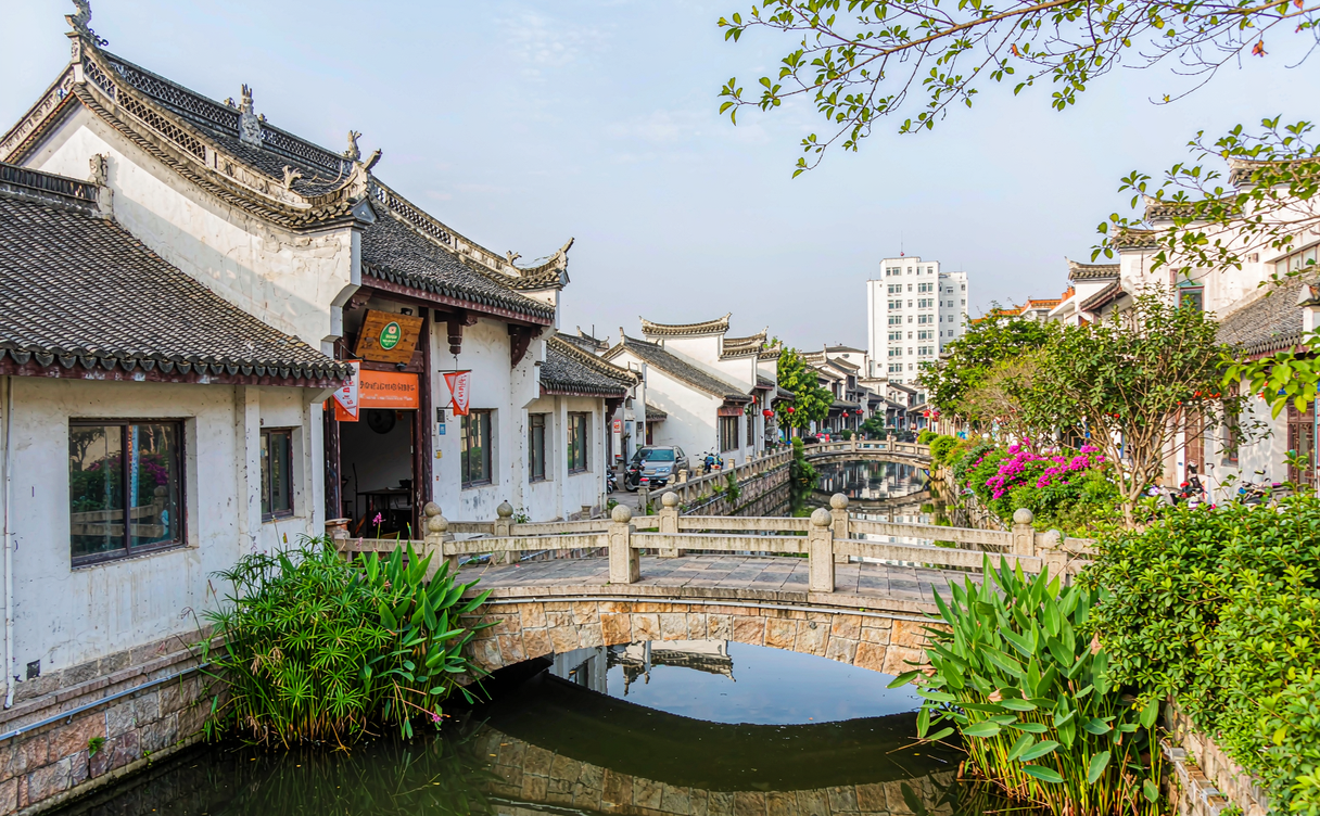 Lingqu Canal through Xing'an old town