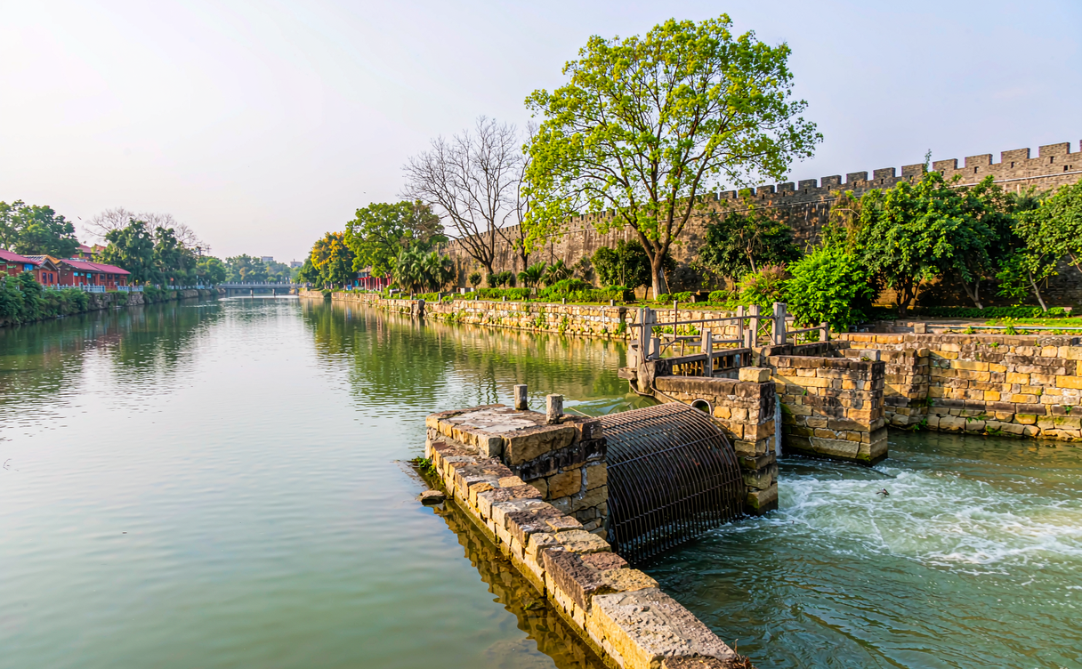Xing'an canal bridge at sunset
