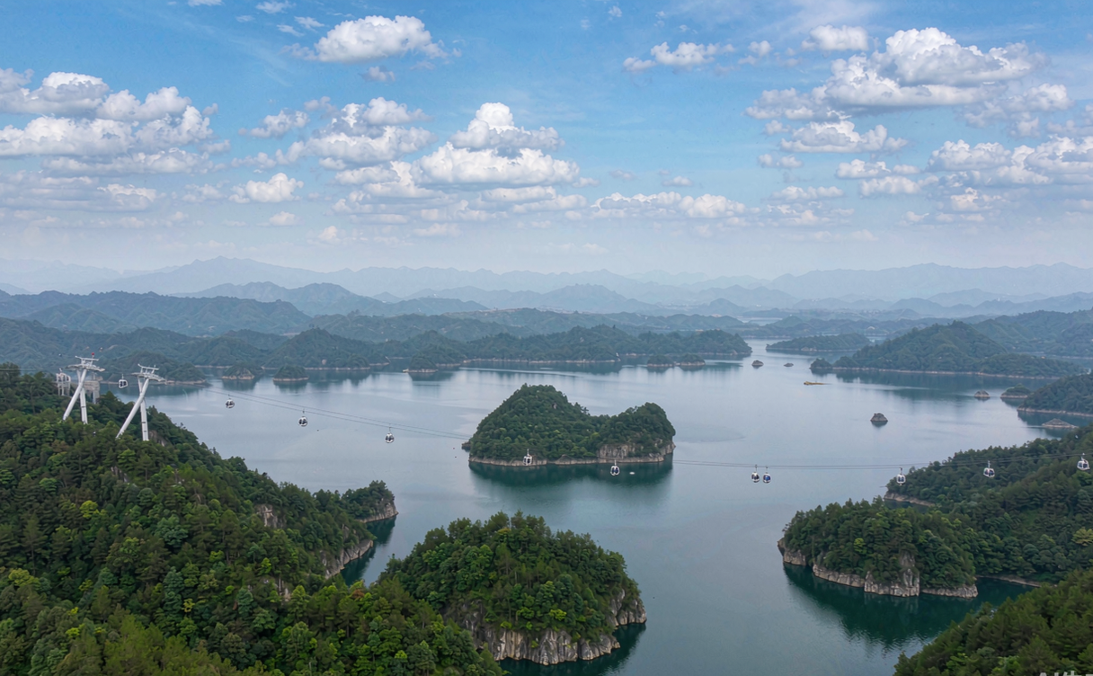 Fairy Lake islands and cable cars in Xinyu, Jiangxi