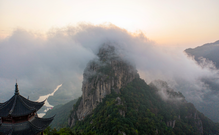 Xuedou Mountain Guide: Ningbo’s Misty Peak and Mountain Monastery