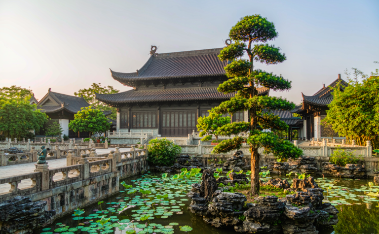 Yunfu Travel Guide: Six Patriarch Hometown and Karst Panlong Cave
