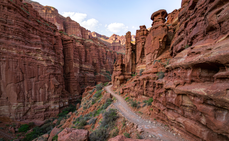 Zhangshiyan Scenic Area: Hebei’s Red-Canyon Danxia Wonder