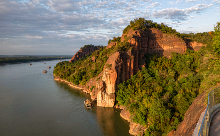 Chibi Travel Guide: The Red Cliffs of Three Kingdoms on the Yangtze