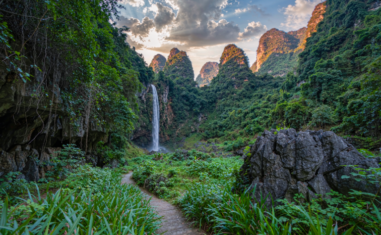 Jingxi Travel Guide: Guangxi’s Karst Waterfalls and Tongling Gorge