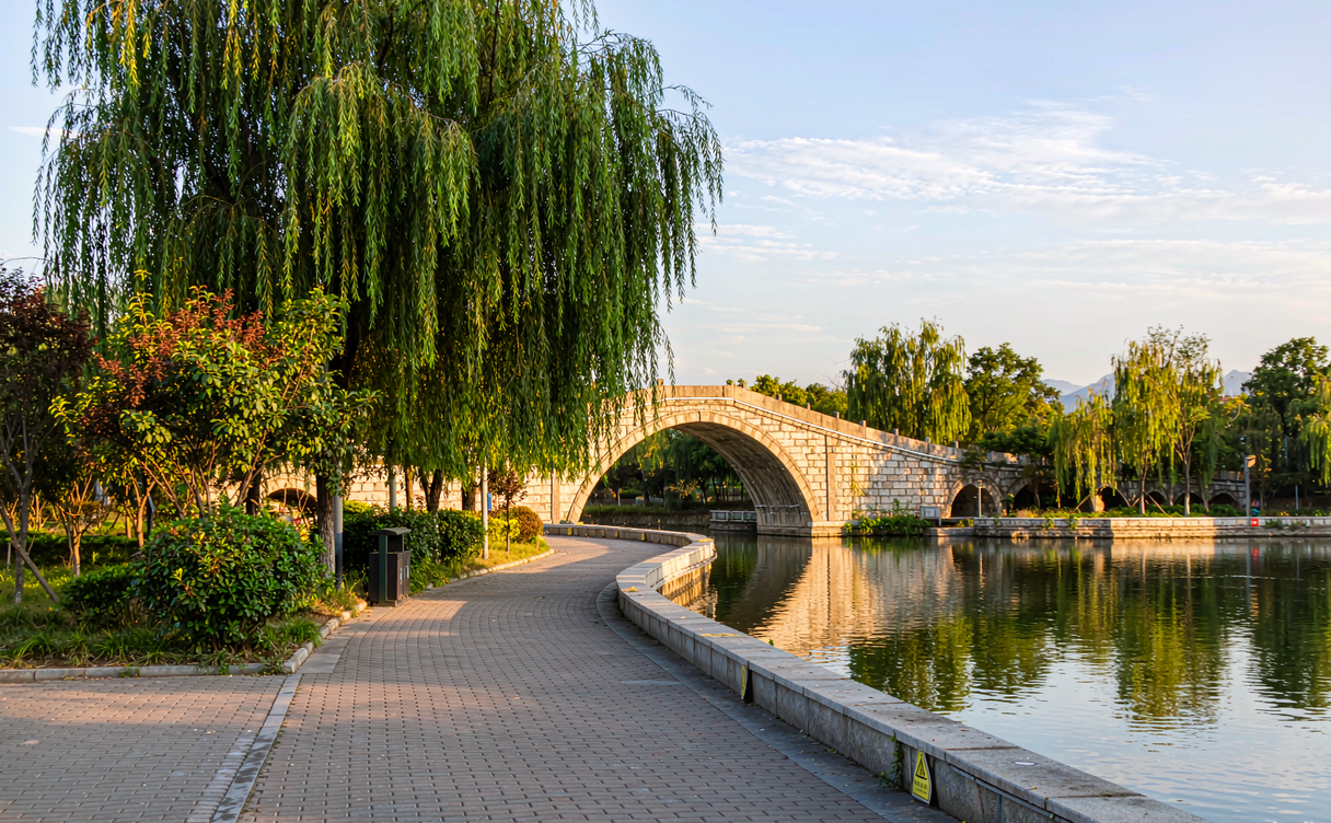 Lingqu canal divided water levee at Xing'an