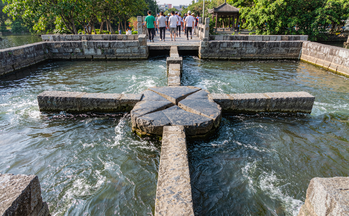 Lingqu canal walking route through Xing'an old town