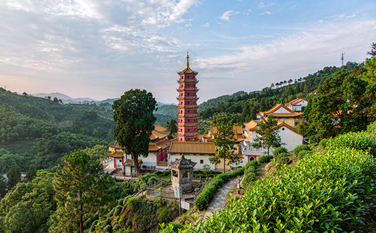 Mengding Mountain temple and tea trees in the clouds