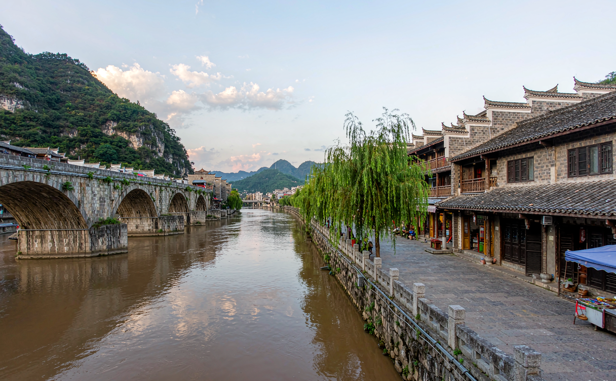 Zhuge Liang tomb and shrine at Mianxian