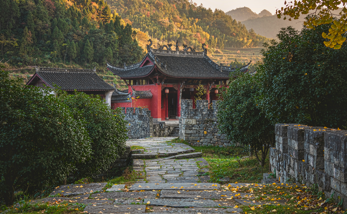 Rice terraces below Dingjun Mountain