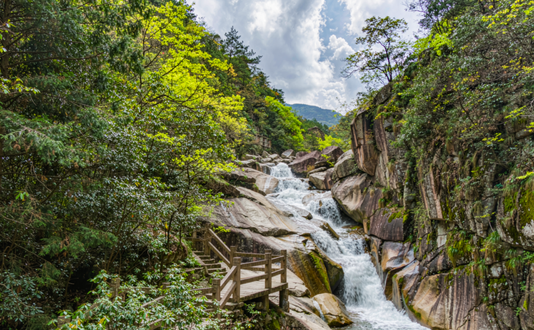 Panan Travel Guide: Dapan Mountain Waterfalls and Zhejiang Hidden Valleys