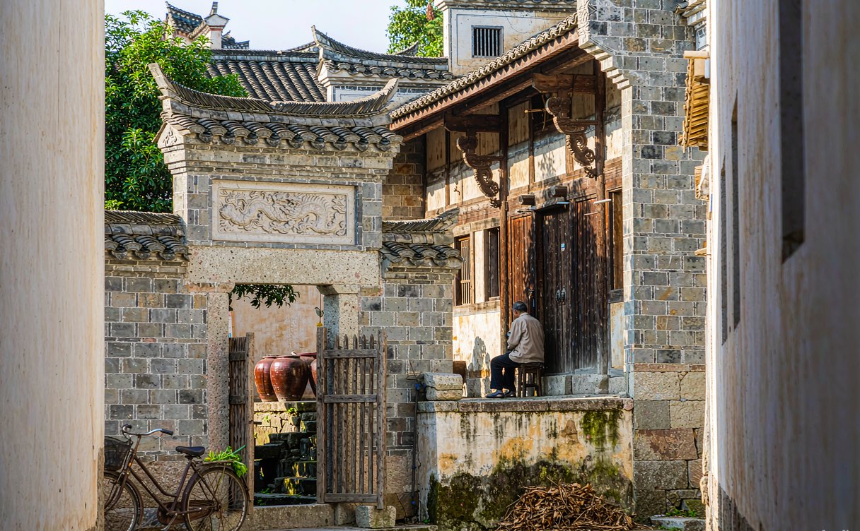 Qingzhou ancient city gate at dusk in Shandong