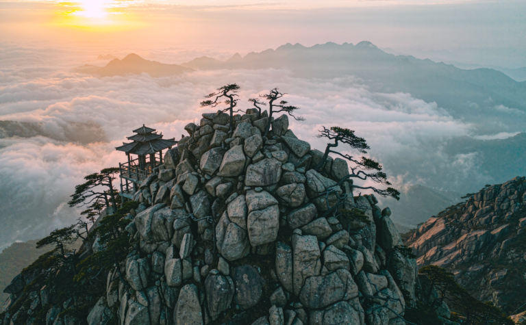 Tiantangzhai Guide: The Roof of the Dabie Mountains