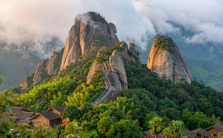 Wuzhishan Travel Guide: Hainan’s Mountain Heart of the Li People