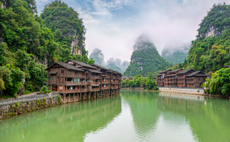 Xuan’en Travel Guide: Hubei’s Stilt-House Riverside Town