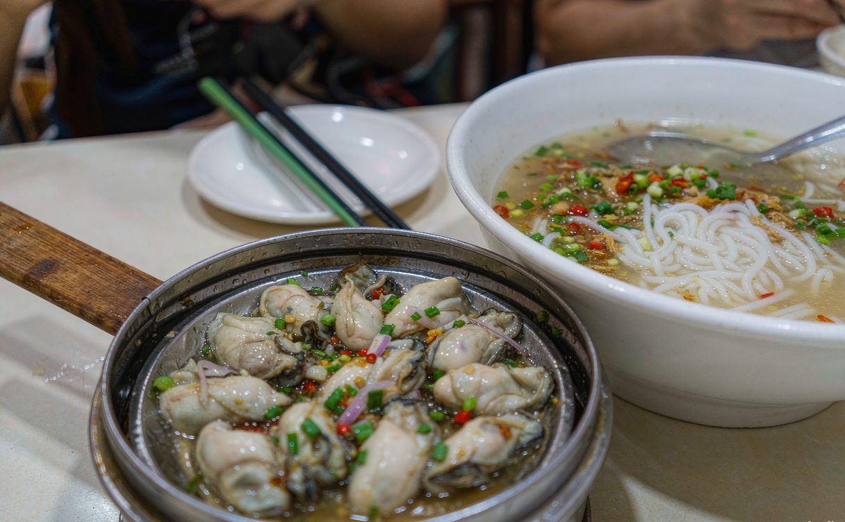 Steamed oyster breakfast in Xunpu village
